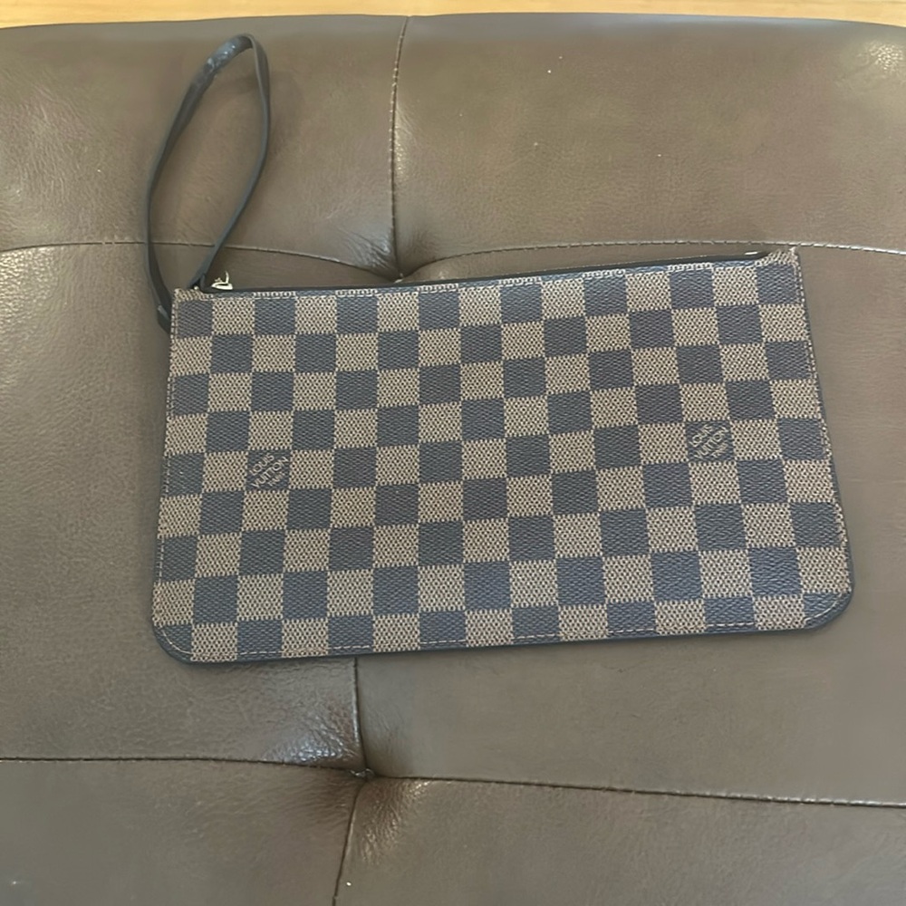 Authentic Louis Vuitton Pouchette